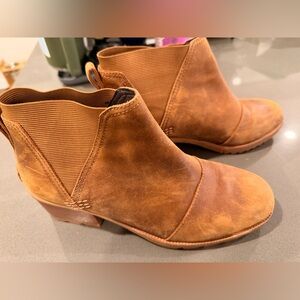 Sorel heeled low ankle boot 👢